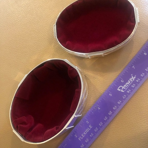 Oneida jewelry box gold plated ribbon. 4 x 3 silver plate velvet lined. - Picture 8 of 9